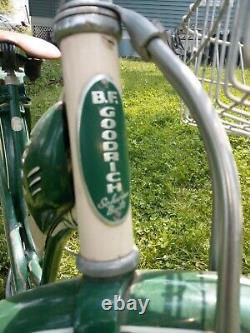 1957 Schwinn Debutante Vintage Bicycle / Well kept. Green ladies schwinn! 957