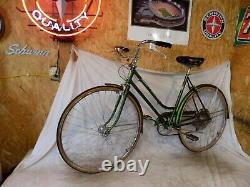 1970 Schwinn Suburban Ladies 5-speed Bike Campus Green Vintage Breeze Collegiate