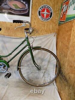 1970 Schwinn Suburban Ladies 5-speed Bike Campus Green Vintage Breeze Collegiate