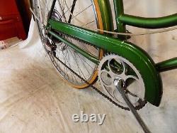 1970 Schwinn Suburban Ladies 5-speed Bike Campus Green Vintage Breeze Collegiate