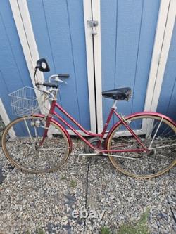 1972 Schwinn Suburban 10-speed Road Cruiser Bike Vintage Collegiate Breeze Red