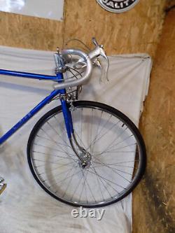 1980s SCHWINN LE TOUR MENS 10-SPEED ROAD BIKE SUPER SPORT VOYAGEUR 12 VINTAGE 80