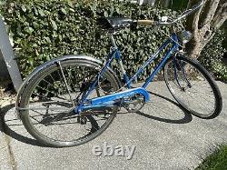 63 Schwinn Traveler 26 wheels Shiny blue paint, 3 speed Great condition