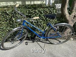 63 Schwinn Traveler 26 wheels Shiny blue paint, 3 speed Great condition