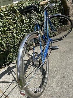 63 Schwinn Traveler 26 wheels Shiny blue paint, 3 speed Great condition