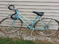 His hers Vintage schwinn world bicycle