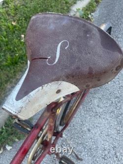 Old antique vintage schwinn bike