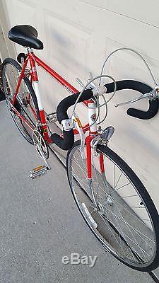 Schwinn 1982 Traveler Vintage Men's Bicycle 27 10 Speed