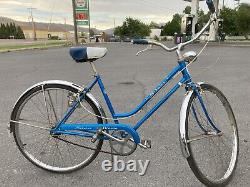Schwinn Deluxe Breeze Ladies/Girls bicycle blue/white 3-speed vintage 1968-1972