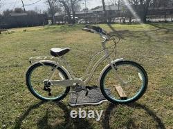 Schwinn Fairhaven Women's 7-Speed Cruiser Bike Cream Color Vintage