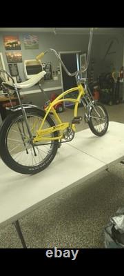 Schwinn Junior Stingray Boys Bicycle Vintage 1974 Lemon Yellow, 16 inch front