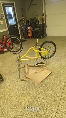 Schwinn Junior Stingray Boys Bicycle Vintage 1974 Lemon Yellow, 16 inch front