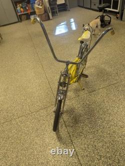 Schwinn Junior Stingray Boys Bicycle Vintage 1974 Lemon Yellow, 16 inch front