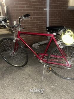 Schwinn Red Vintage Complete Bike with Rear Rack, Yellow Bag, Classic Design