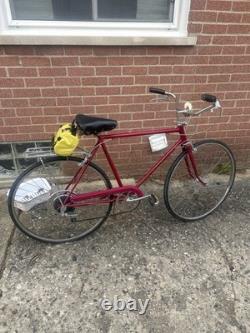 Schwinn Red Vintage Complete Bike with Rear Rack, Yellow Bag, Classic Design