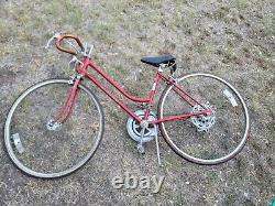 Schwinn Varsity Bicycle Red VTG 10 Speed 1970s Chicago USA Kickstand Outdoors