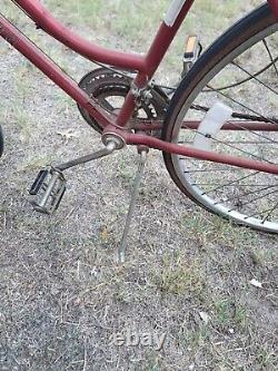 Schwinn Varsity Bicycle Red VTG 10 Speed 1970s Chicago USA Kickstand Outdoors