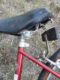 Schwinn Varsity Bicycle Red VTG 10 Speed 1970s Chicago USA Kickstand Outdoors