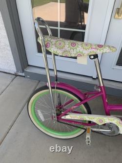 Schwinn bicycle Girls Spirit Bicycle Vintage. Hot pink