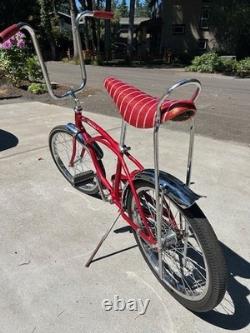 Schwinn deluxe stingray bicycle vintage