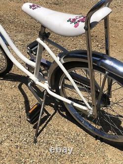 Schwinn'lil chik' Original White Groovy Banana Seat Bike Vintage