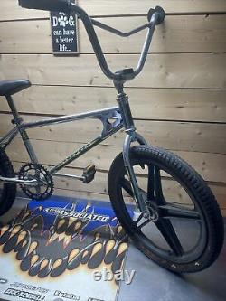 Schwinn predator bmx vintage 1983 CR MO MAG For Parts Or Restore Good Condition