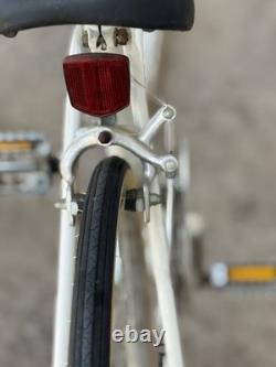 Schwinn world, Vintage Bicycle, Slntour Groupset, 27x 1 1/4 Tires