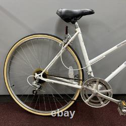 Schwinn world, Vintage Bicycle, Slntour Groupset, 27x 1 1/4 Tires