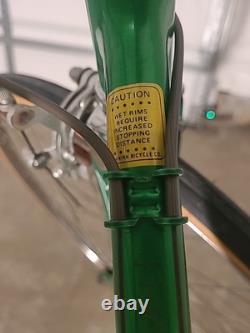 VINTAGE 1976 SCHWINN VARSITY 10-Speed Bicycle Green 22 Frame November LM502122 VINTAGE 1976 SCHWINN VARSITY 10-Speed Bicycle Green 22 Frame November LM502122