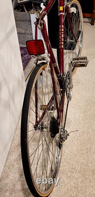 VINTAGE 1980s SCHWINN WORLD SPORT MENS 10 SPEED BICYCLE Burgundy Color New TIRES