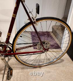 VINTAGE 1980s SCHWINN WORLD SPORT MENS 10 SPEED BICYCLE Burgundy Color New TIRES
