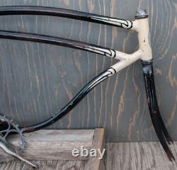 Vintage 1940 Prewar Schwinn DX Bike FRAME FORK++26 Tank Cruiser Bicycle Klunker Vintage 1940 Prewar Schwinn DX Bike FRAME FORK++26 Tank Cruiser Bicycle Klunker