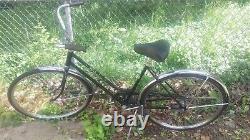 Vintage 1960s 19.5 Schwinn Breeze Black 26 cruiser USA Chicago coaster brake