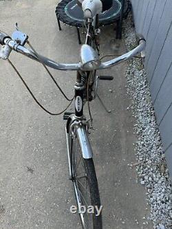 Vintage 1967 Schwinn Deluxe Racer Bike with Working Light Black/Red/White