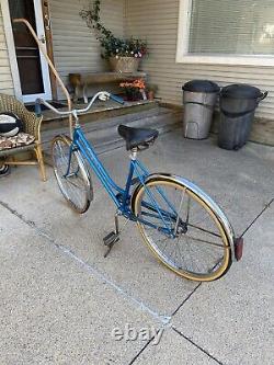 Vintage 1970 USA Schwinn Breeze Woman's Bicycle