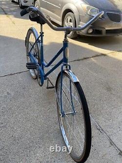 Vintage 1970 USA Schwinn Breeze Woman's Bicycle