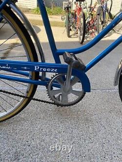 Vintage 1970 USA Schwinn Breeze Woman's Bicycle