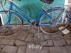 Vintage 1970's Men's Schwinn Suburban Bicycle Blue