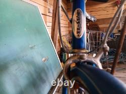 Vintage 1970's Men's Schwinn Suburban Bicycle Blue