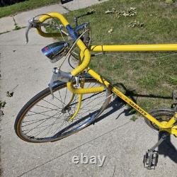 Vintage 1970s Schwinn Varsity 10 Speed Road Bike Opaque Lemon 27x1 1/4 S-6 Rims