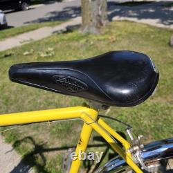 Vintage 1970s Schwinn Varsity 10 Speed Road Bike Opaque Lemon 27x1 1/4 S-6 Rims