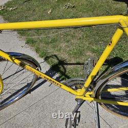 Vintage 1970s Schwinn Varsity 10 Speed Road Bike Opaque Lemon 27x1 1/4 S-6 Rims