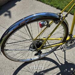Vintage 1970s Schwinn Varsity 10 Speed Road Bike Opaque Lemon 27x1 1/4 S-6 Rims