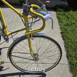 Vintage 1970s Schwinn Varsity 10 Speed Road Bike Opaque Lemon 27x1 1/4 S-6 Rims