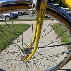 Vintage 1970s Schwinn Varsity 10 Speed Road Bike Opaque Lemon 27x1 1/4 S-6 Rims