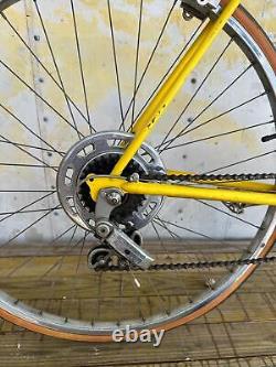 Vintage 1971-72 Schwinn CONTINENTAL 10 speed bicycle ORIGINAL Yellow 27