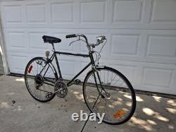 Vintage 1972 Schwin 10 Speed Varsity Model Bicycle. Very Smooth Ride. 21 Frame