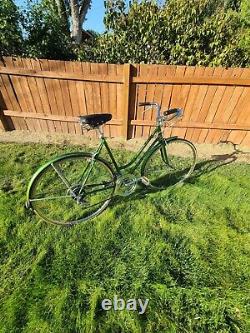 Vintage 1973 Womens Schwinn Suburban Bicycle