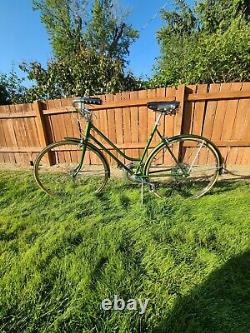 Vintage 1973 Womens Schwinn Suburban Bicycle