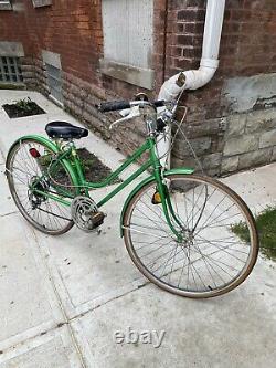 Vintage 1974 Schwinn Suburban Woman's Bicycle 10 Speed, Chicago built